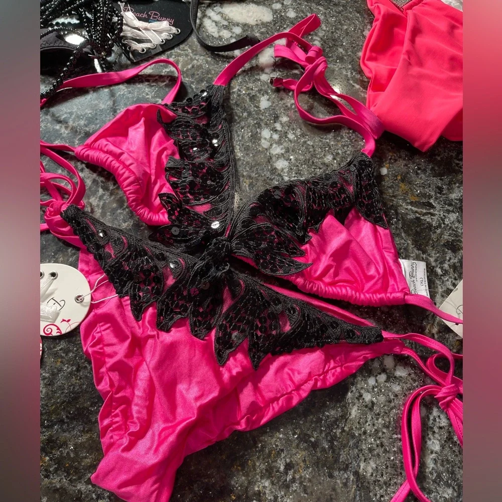 New with or without tags beach bunnies XL or L sizes have two small sets - Picture 12 of 17